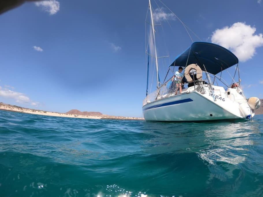 Magnifico Barco En La Graciosa Hotel Caleta de Sebo Luaran gambar