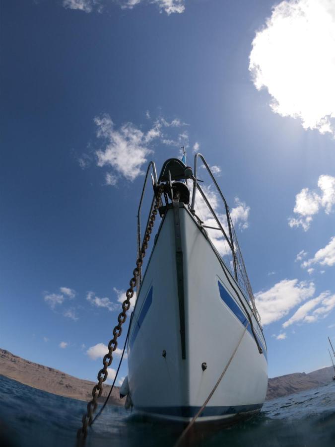 Magnifico Barco En La Graciosa Hotel Caleta de Sebo Luaran gambar