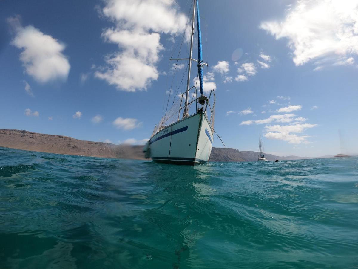 Magnifico Barco En La Graciosa Hotel Caleta de Sebo Luaran gambar