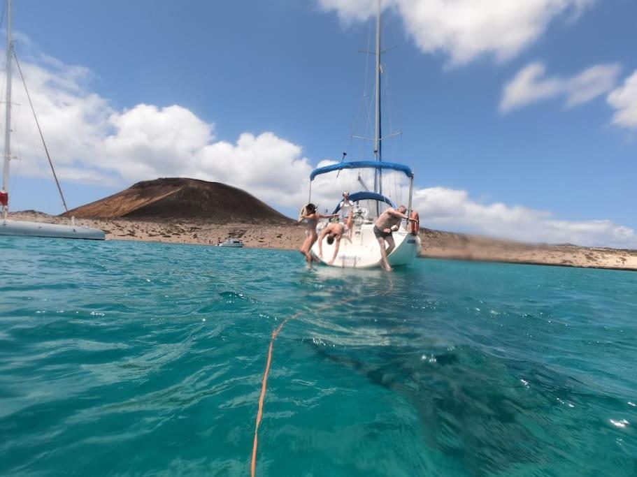 Magnifico Barco En La Graciosa Hotel Caleta de Sebo Luaran gambar