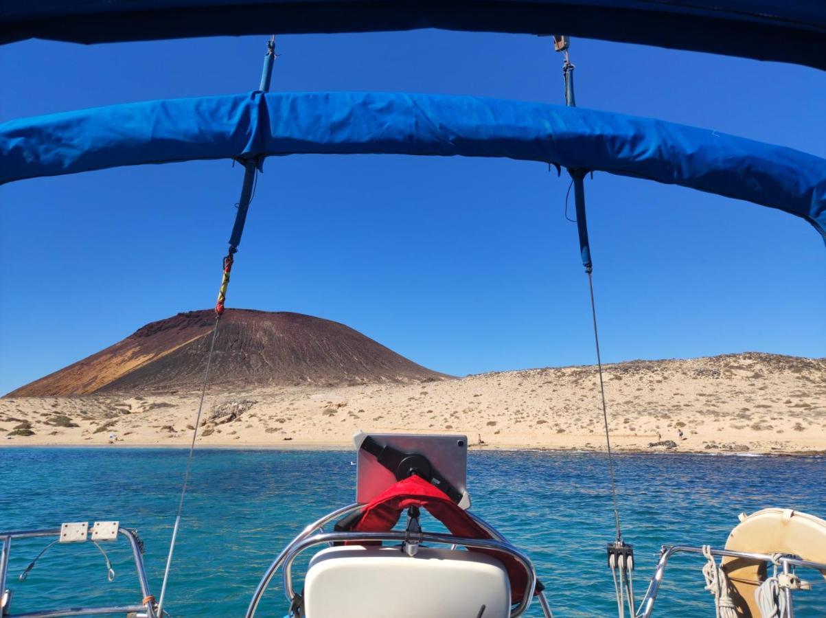 Magnifico Barco En La Graciosa Hotel Caleta de Sebo Luaran gambar